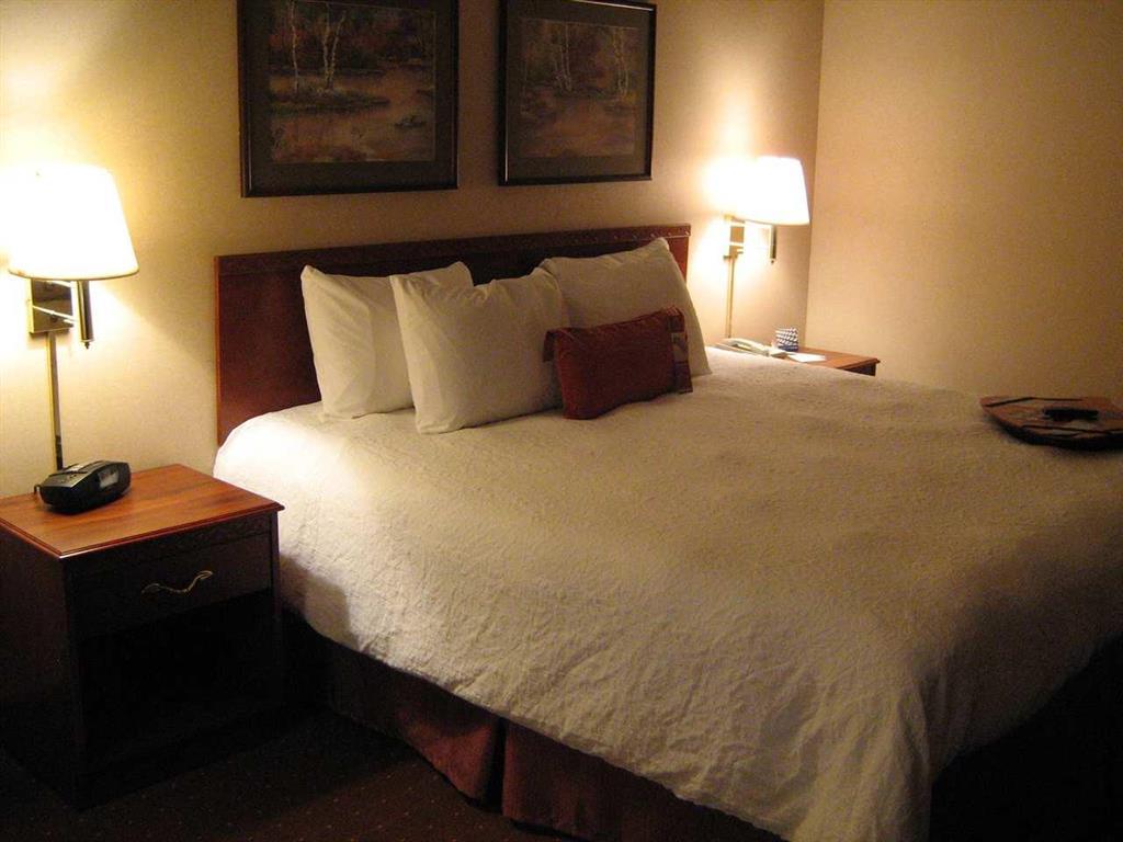 Holiday Inn Express - New Albany Room photo